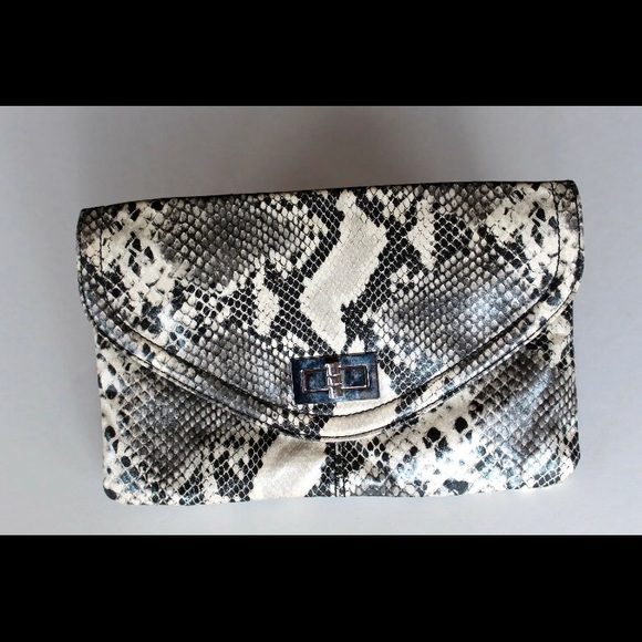 Vegan Leather Snake Look Envelope Purse - Picture 1 of 8